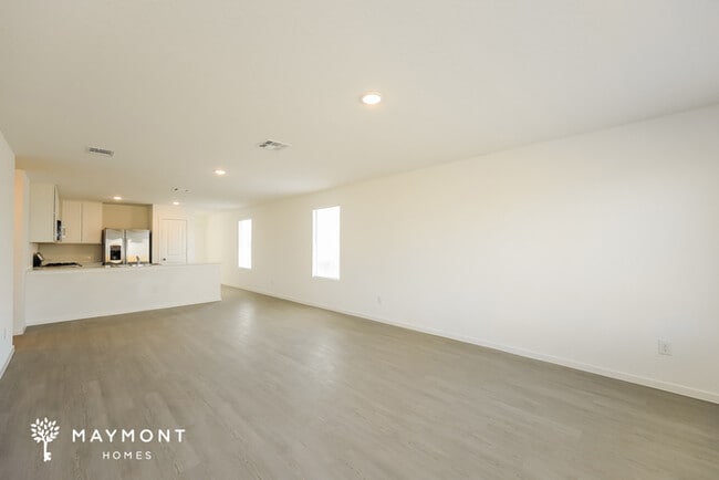 Building Photo - 747 Meadow Dr