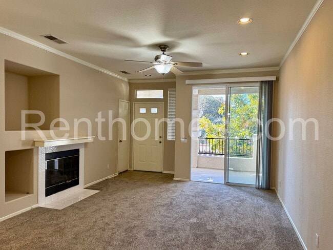 Foto del edificio - Sabre Springs, 10782 Sabre Hill Drive #271 - All appliances included! Within driving distance to 15!