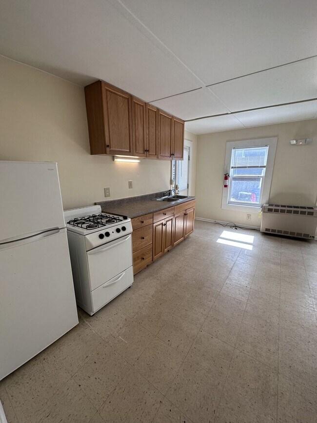 Building Photo - 9 Lakeview Terrace