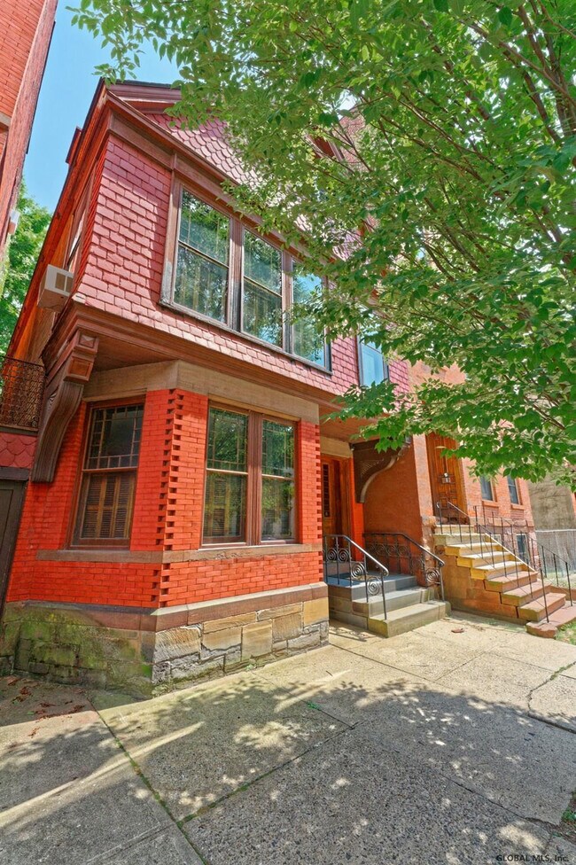 Building Photo - 150 2nd St