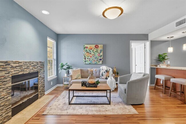 Building Photo - 7685 Northcross Dr