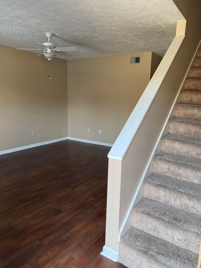 Foto del edificio - 2 Bed 1.5 Bath Townhouse