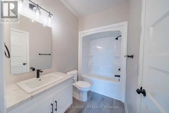 Photo du bâtiment - 440-440 Wellington St E