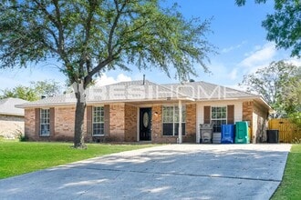 Building Photo - 220 Milas Ln