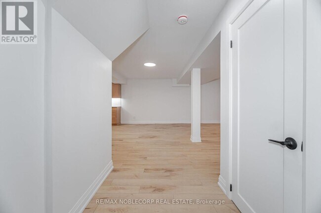 Building Photo - 131 Dunstan Crescent