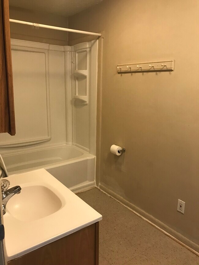 Bathroom - 5270 Lee St