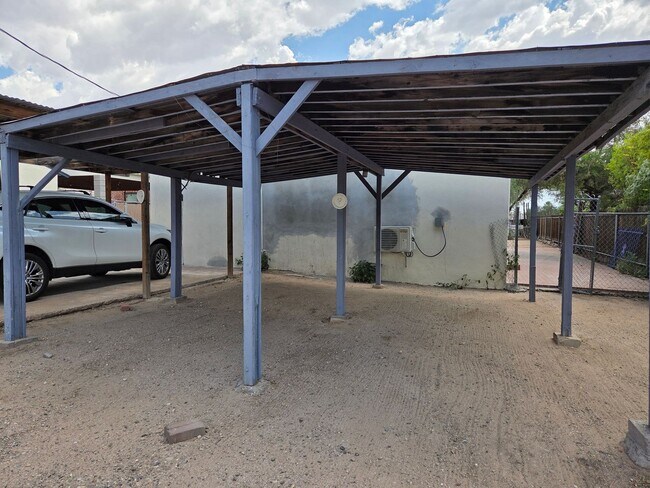 Foto del edificio - 1625 E 8th St