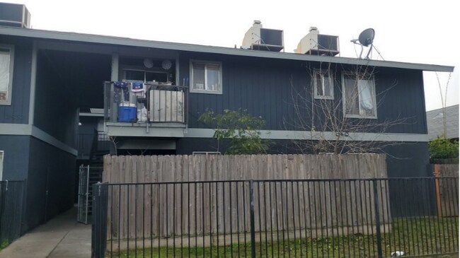 Foto del edificio - 2832 E Grant Ave
