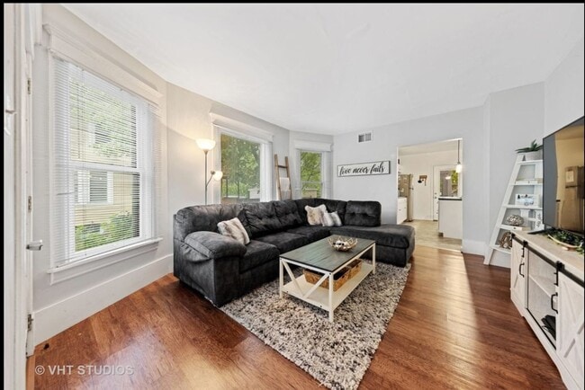 Living Room Pic 1 - 219 Center St