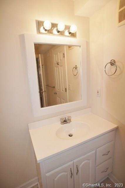 Building Photo - 16 Oakwood Ave