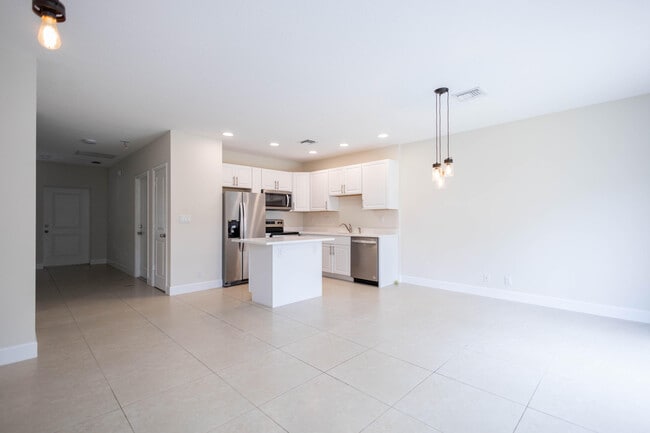 Building Photo - 12425 Westhampton Cir
