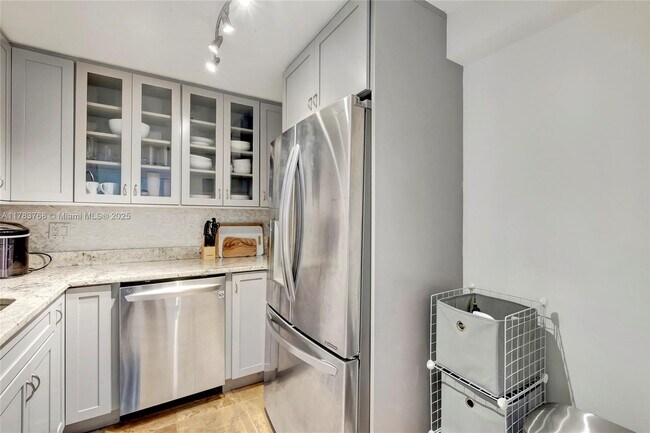 Building Photo - 2401 Collins Ave