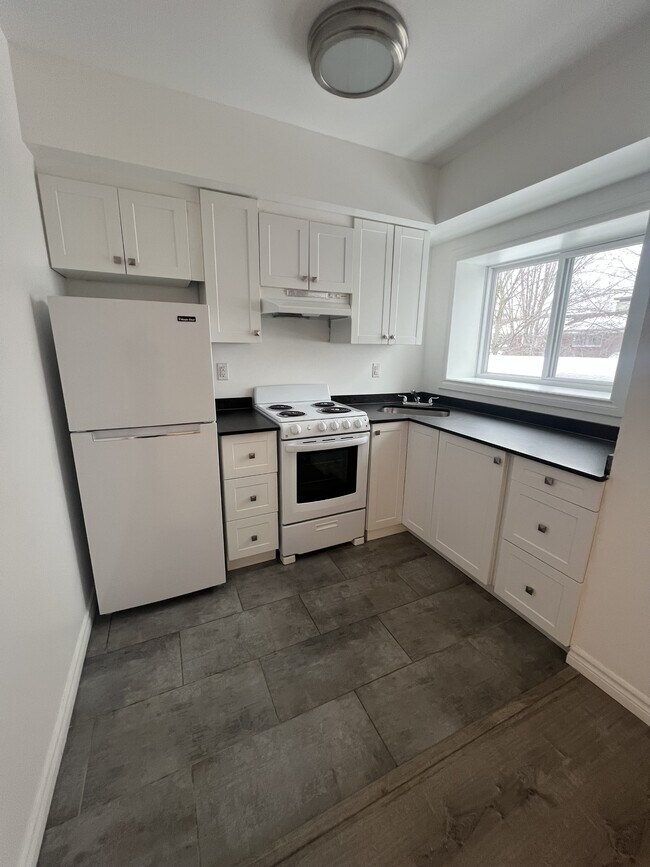 Building Photo - 625 Borthwick Ave