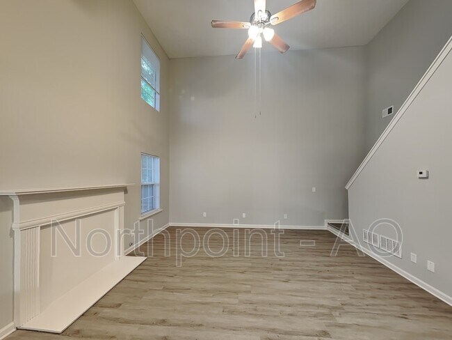Foto del edificio - 3711 Sandy Shoals Ln