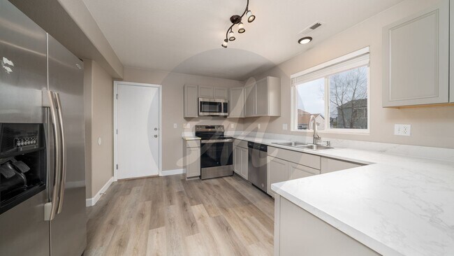 Foto del edificio - Updated Two Story in Stetson Hills