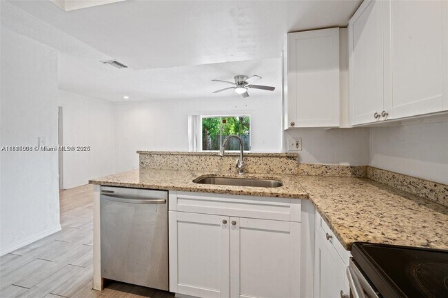 Foto del edificio - 7403 NW 76th Ct