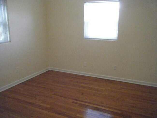 Foto del edificio - 4211 Devonshire Ln