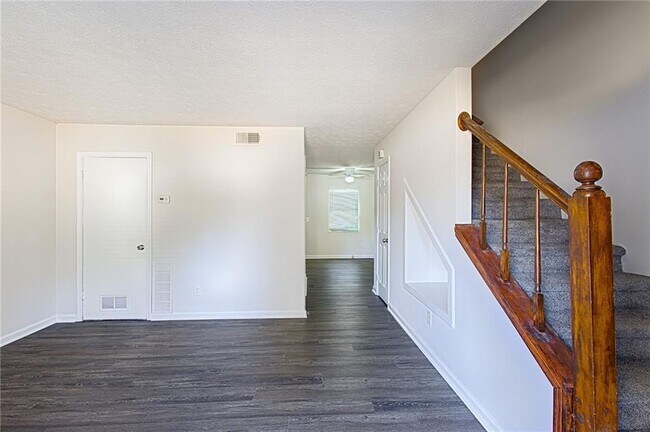 Foto del edificio - 5740 Old Gordon Rd