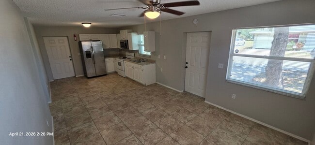 Foto del edificio - Charming 3BR/2BA Bradenton Home with Extra Storage & Parking