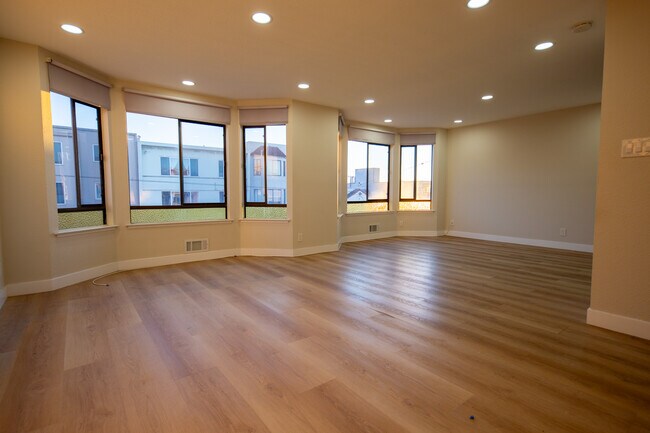 Foto del edificio - 3320 Judah St