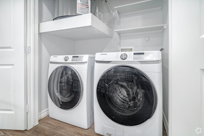 2BR, 2BA - 1085SF - Washer and Dryer - Edge and Stone