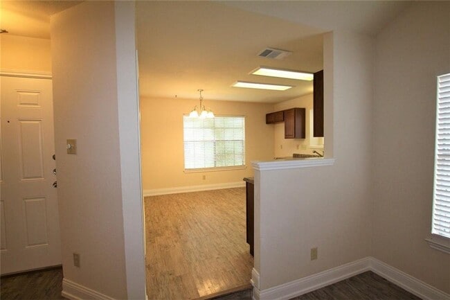 Building Photo - 605 Elder Way
