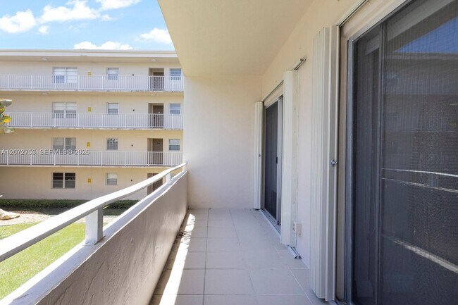 Foto del edificio - 7757 SW 86th St