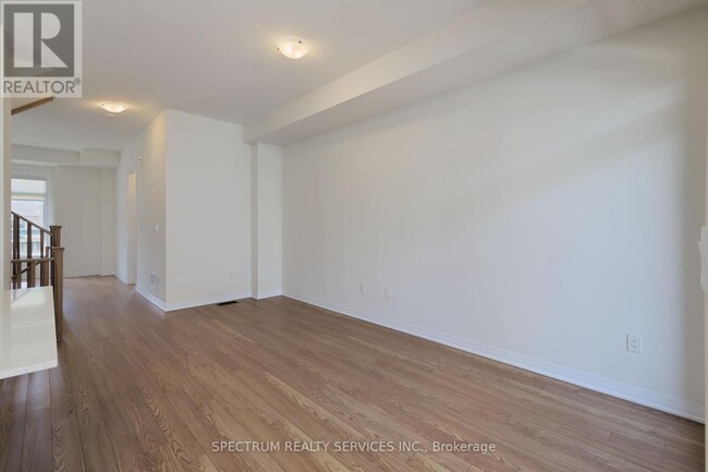 Building Photo - 176 DE LA ROCHE Dr