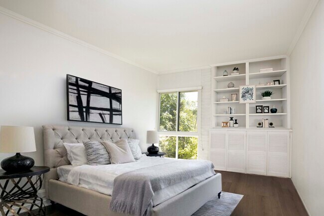 Building Photo - 272 S Lasky Dr