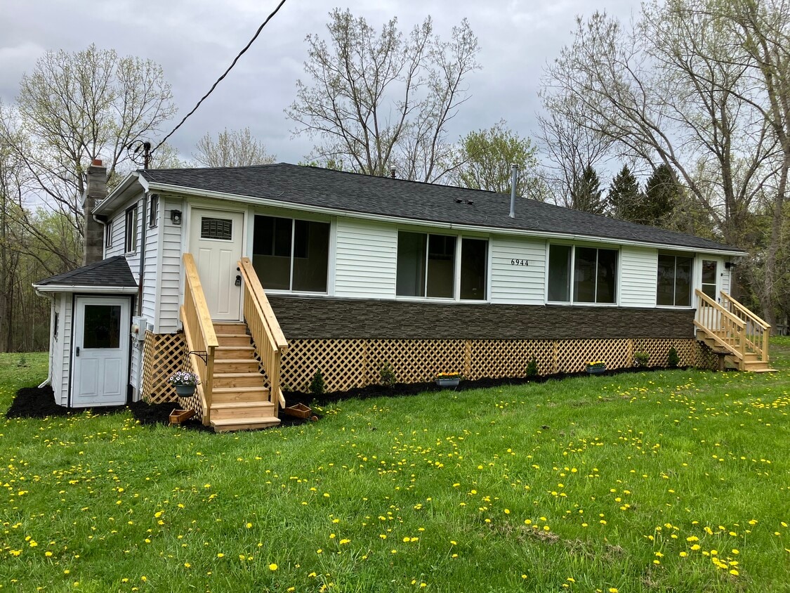 Front - 6910 County Road 37