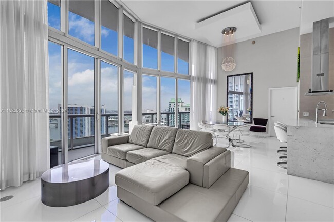 Building Photo - 495 Brickell Ave