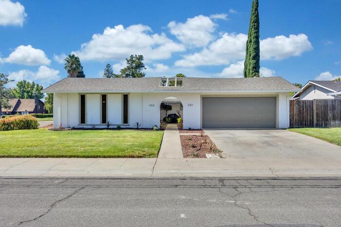 Primary Photo - Beautiful 2 Bedroom 1.5 Bathroom Duplex fo...