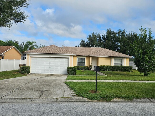 Spacious, Bright & Move-In Ready Home in Clermont! - Spacious, Bright & Move-In Ready Home in Clermont!