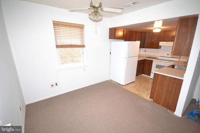 Building Photo - 5081 Defford Pl