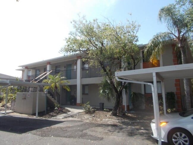 Building Photo - 130-136-136 Cape Coral Pkwy W