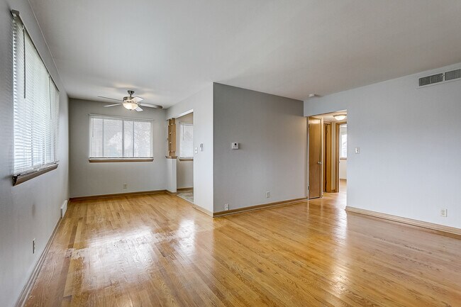 Building Photo - 5335 N Mohawk Ave