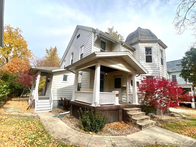Building Photo - 612 E Chestnut St