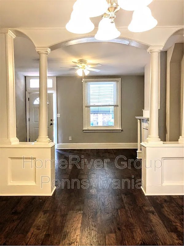 Building Photo - 544 N Wanamaker St