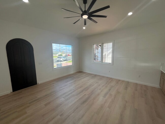 Building Photo - 542 Daniel Dr