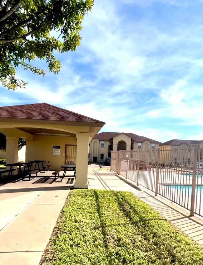 Building Photo - 9804 Cantera Ct