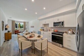 Building Photo - Aurum