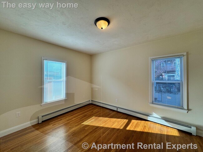 Foto del edificio - 389 1/2 Columbia St