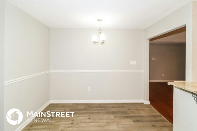 Foto del edificio - 5707 Heartwood Dr