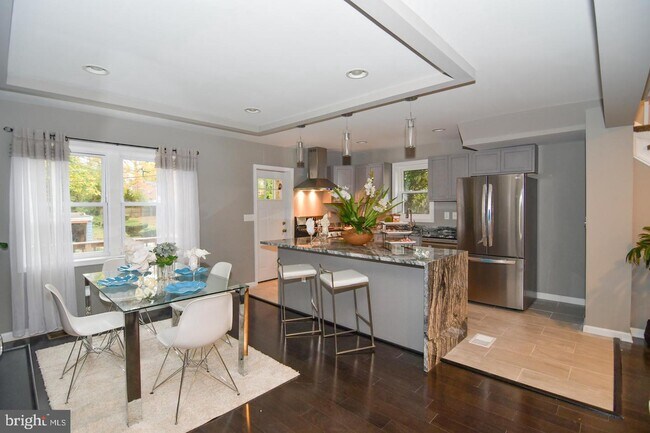 Foto del edificio - 3311 Dolfield Ave