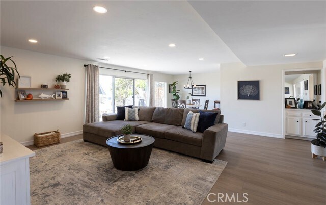 Foto del edificio - 325 Calle Felicidad