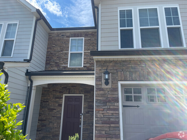 Building Photo - Room in Townhome on Kudzu St