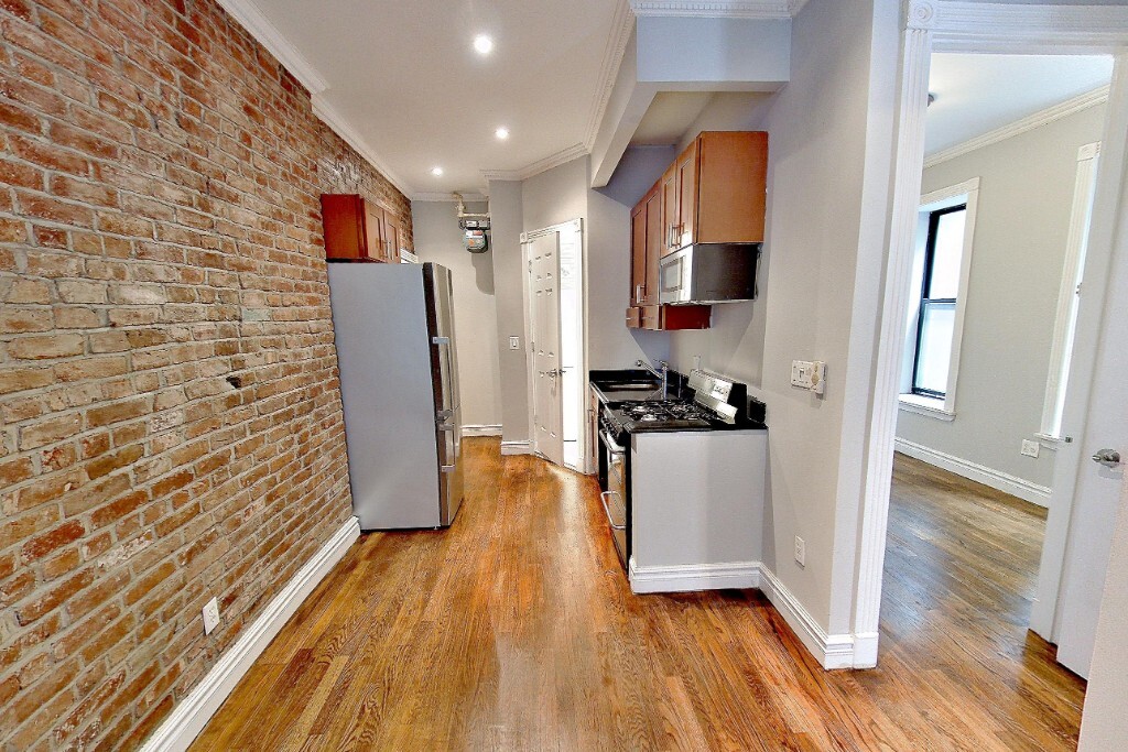 20 Prince St (btwn Mott & Elizabeth St), 3 Room for Rent in New York