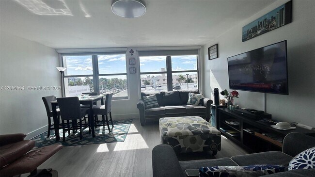 Foto del edificio - 2899 Collins Ave