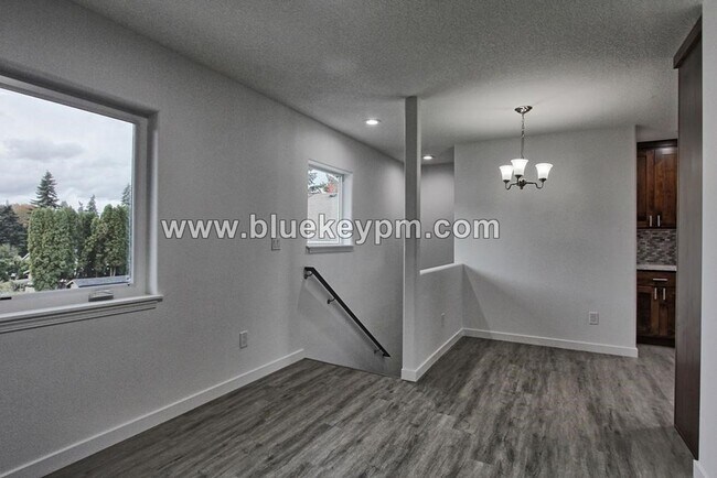 Building Photo - 2 Bed, 1 Bath Home in Hazel Dell