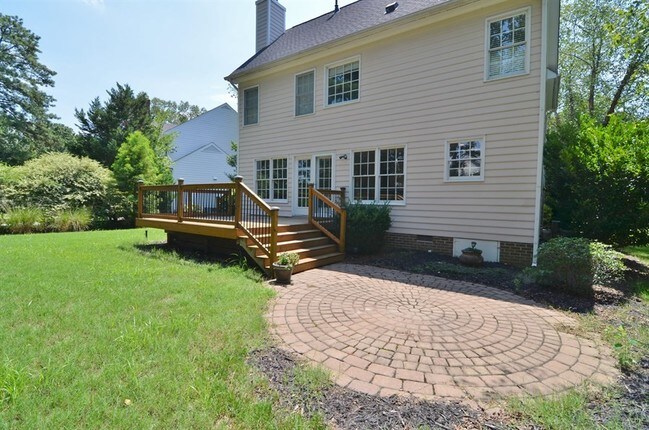 Building Photo - 113 Creek Park Dr
